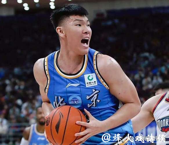 范子铭:今天开赛前压力挺大 第四节拼抢篮板球更多是本能反应 范子铭:今天开赛前压力挺大 第四节拼抢篮板球更多是本能反应